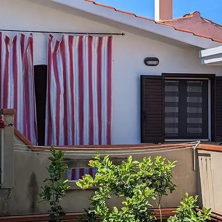 Grazioso E Confortevole Attico, Costa Sud-ovest Apartmán